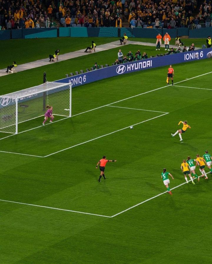 AI视频引发梅罗球迷争论，FIFA偏袒争议再起（封面配图）